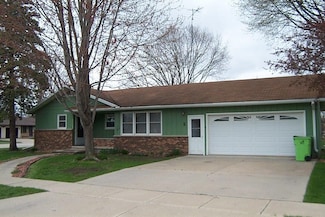 2 Meadow View Cir, Waupun, WI 53963