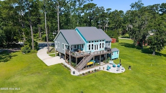 305 Rennys Creek Dr, New Bern, NC 28560