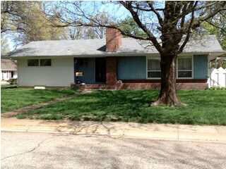 820 W 4th St, Halstead, KS 67056