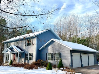 47 Oak Hill Dr, Marquette, MI 49855