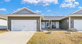 3327 Boulder Ridge Dr, Champaign, IL 61822