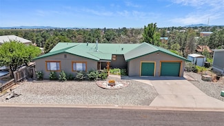 1043 Cheyenne St, Los Alamos, NM 87544