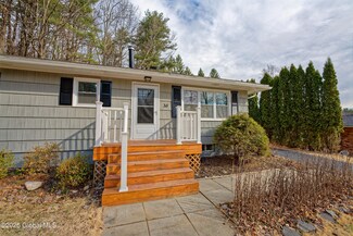 38 Greenwood Rd, Wynantskill, NY 12198