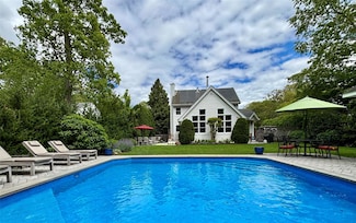 38 Circuit Rd, Bellport, NY 11713