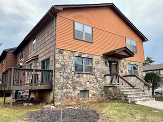 101 Merrywood Dr, Edison, NJ 08817