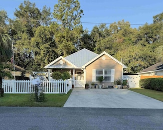 28 Ruby Ln, Crawfordville, FL 32327