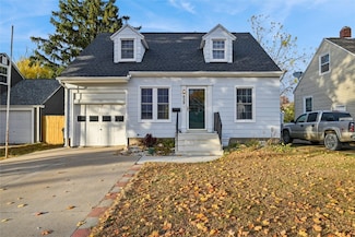 628 33rd St NE, Cedar Rapids, IA 52402