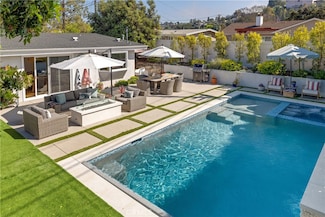 27139 Indian Peak Rd, Rancho Palos Verdes, CA 90275