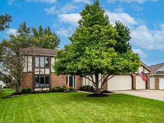 16067 Acacia Dr, Strongsville, OH 44136