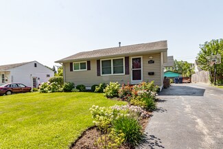 2805 Navaho Rd, Waukegan, IL 60087