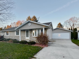 1420 W Sunset Ridge Dr, West Bend, WI 53090