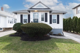 94 Cliff St, Quincy, MA 02169