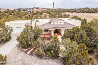 6208 Lakewood Dr, Farmington, NM 87402