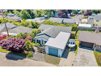 2745 34th St, Coos Bay, OR 97420