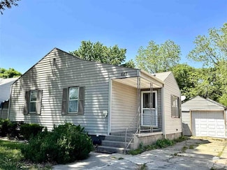 627 Garfield St, Clay Center, KS 67432