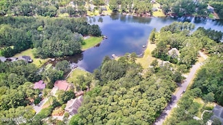 16 Lakeshore Dr, Spring Hill, NC 28396