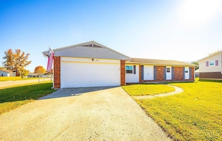 520 Meadow Ln, Trenton, OH 45067