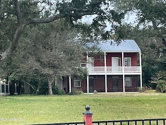 737 E Scenic Dr, Pass Christian, MS 39571