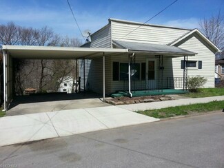450 E Jackson St, Lowellville, OH 44436