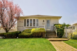 3818 Harbor Blvd, Seaford, NY 11783