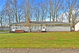 3241 Lynwood Dr NW, Warren, OH 44485