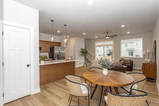 212 NW Waverly Dr, Waukee, IA 50263