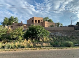 209 Ribak Ln, Taos, NM 87571