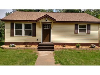 89 7th St, Moose Lake, MN 55767