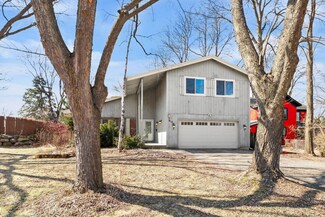 910 Hathaway Dr, Madison, WI 53711