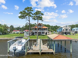 39 Beach Rd S, Belhaven, NC 27810