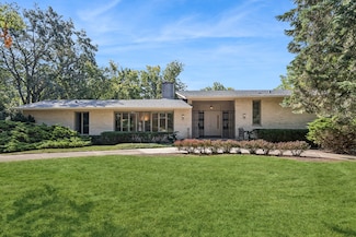 585 Crest Ct, Lake Forest, IL 60045