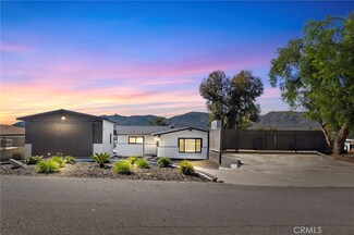 25755 Hillcrest Ave, Escondido, CA 92026