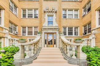 243 Washington Blvd Unit 3A, Oak Park, IL 60302