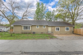 2000 S Overton Ave, Independence, MO 64052