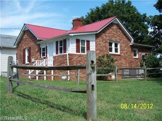 109 S 4th Ave, Mayodan, NC 27027