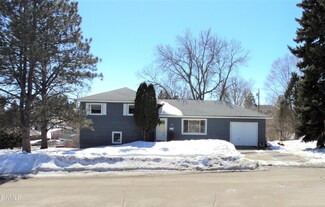 707 Custer Dr, Mandan, ND 58554