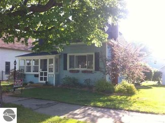 516 N Spruce St, Traverse City, MI 49684