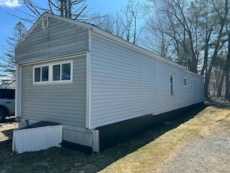 4 Victoria Dr, Waterville, ME 04901