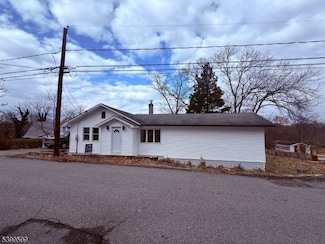 43 Nakomis Path, Lincoln Park, NJ 07035