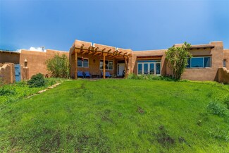 2 Poco Ln, Santa Fe, NM 87507