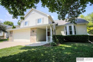 920 Shenandoah Dr, Papillion, NE 68046