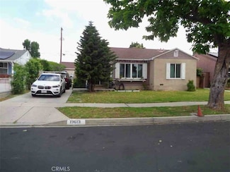 19613 Schoolcraft St, Reseda, CA 91335