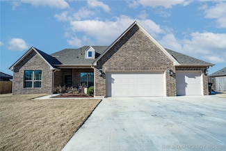 182 N Phillips St, Skiatook, OK 74070
