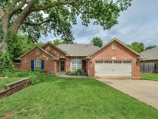813 Colony Dr, Edmond, OK 73003