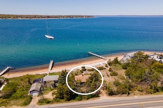 11 Beach Rd, Oak Bluffs, MA 02557