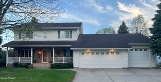 273 Grassy Hills Ln, Grand Forks, ND 58201