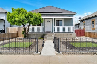 126 E 4th St, Hanford, CA 93230