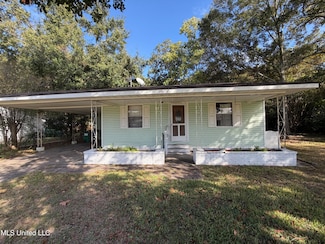 2114 Eden St, Pascagoula, MS 39581