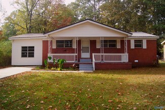1544 Hooks Lake Rd, Gadsden, AL 35901