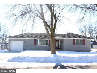 206 7th St E, Glencoe, MN 55336